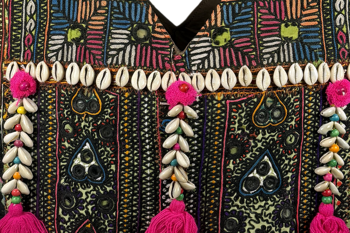 Shell Tassel Handcrafted Tote Bag — Bronze Tapestry