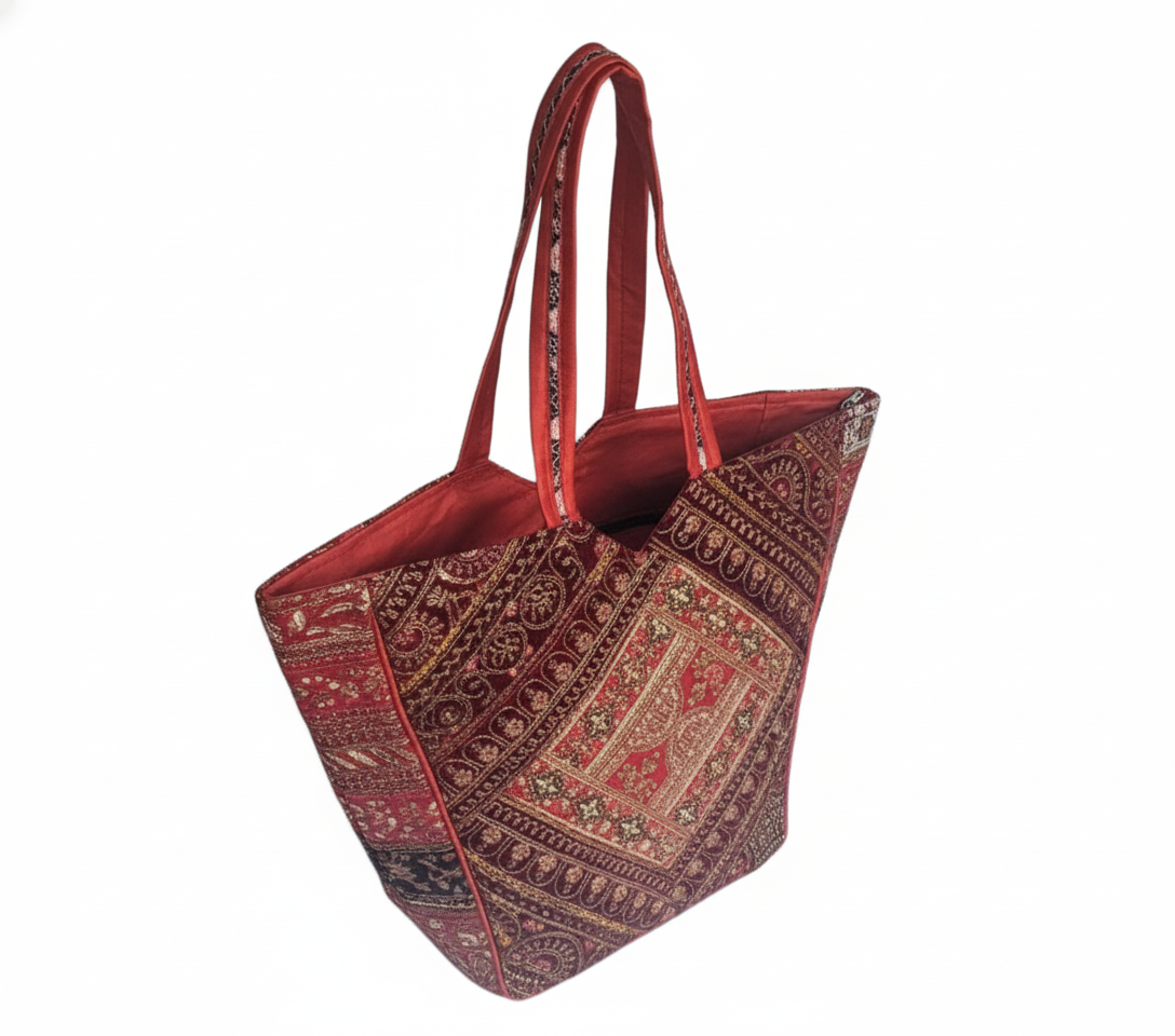 Gotta Patch Crimson Shimmer tote bag isometric angle