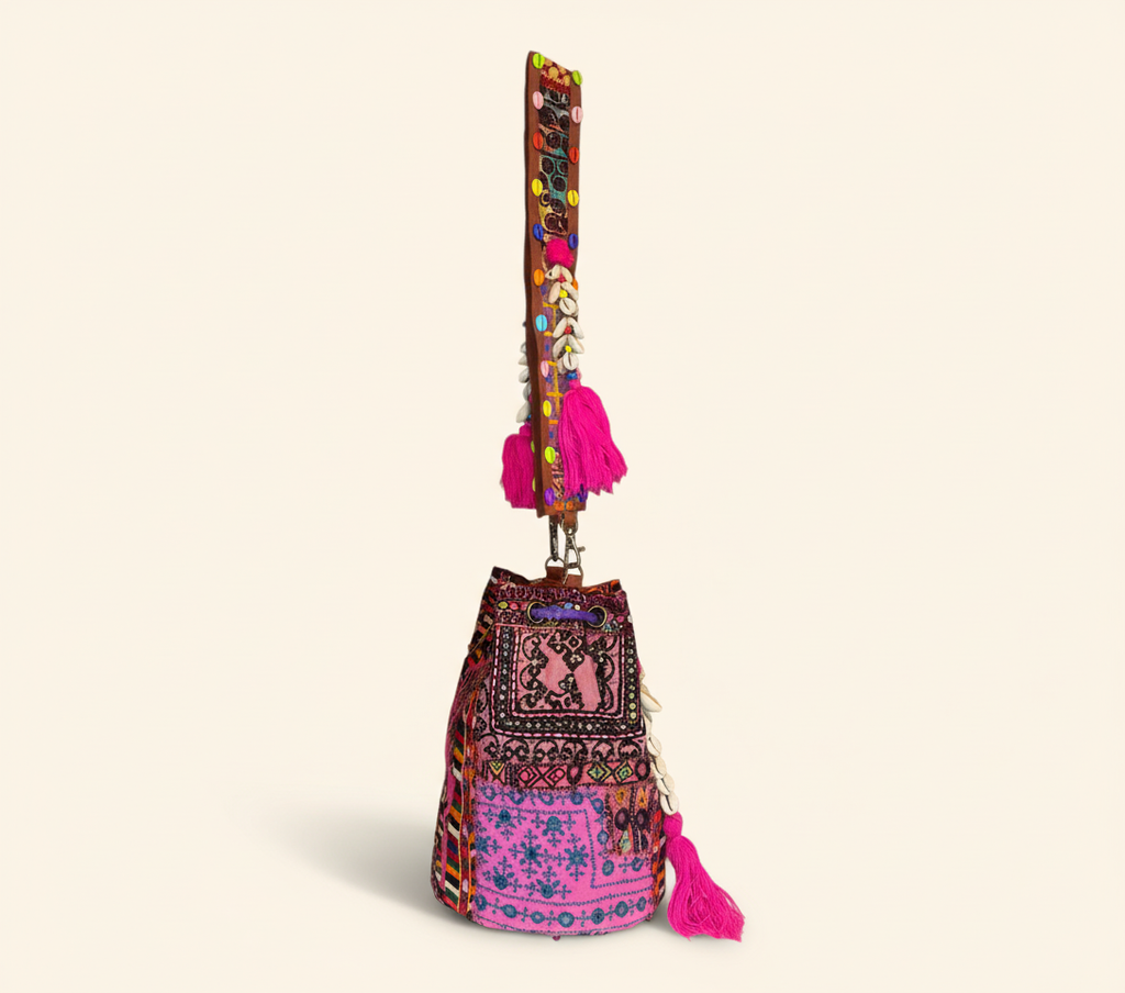Shell Tassel Garnet Arch (Medium) bucket bag isometric angle