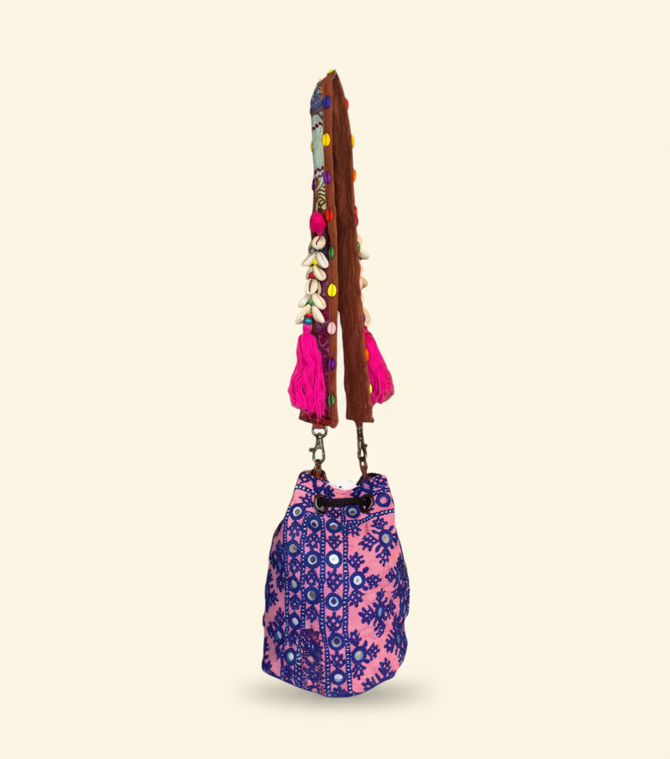 Model carrying Shell Tassel Indigo Ring (Mini) bucket bag — boho style