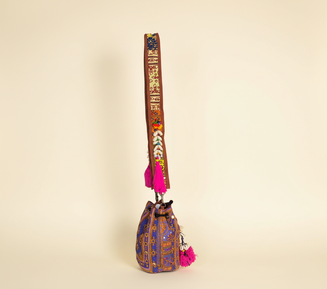 Shell Tassel Violet Aura (Mini) bucket bag isometric angle