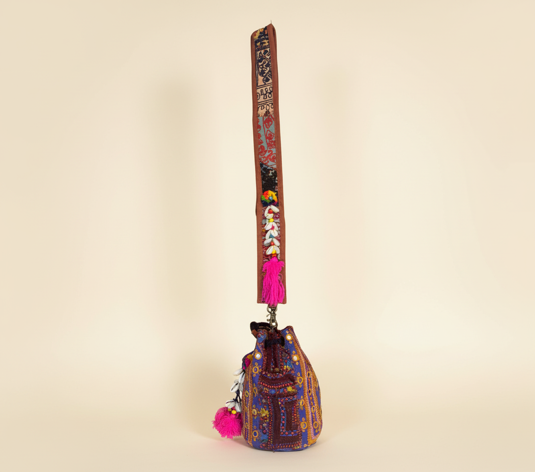 Model carrying Shell Tassel Violet Aura (Mini) bucket bag — boho style