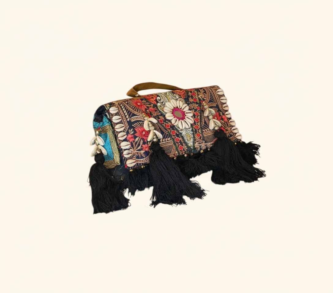 Shell Tassel Ratrani crossbody bag isometric angle