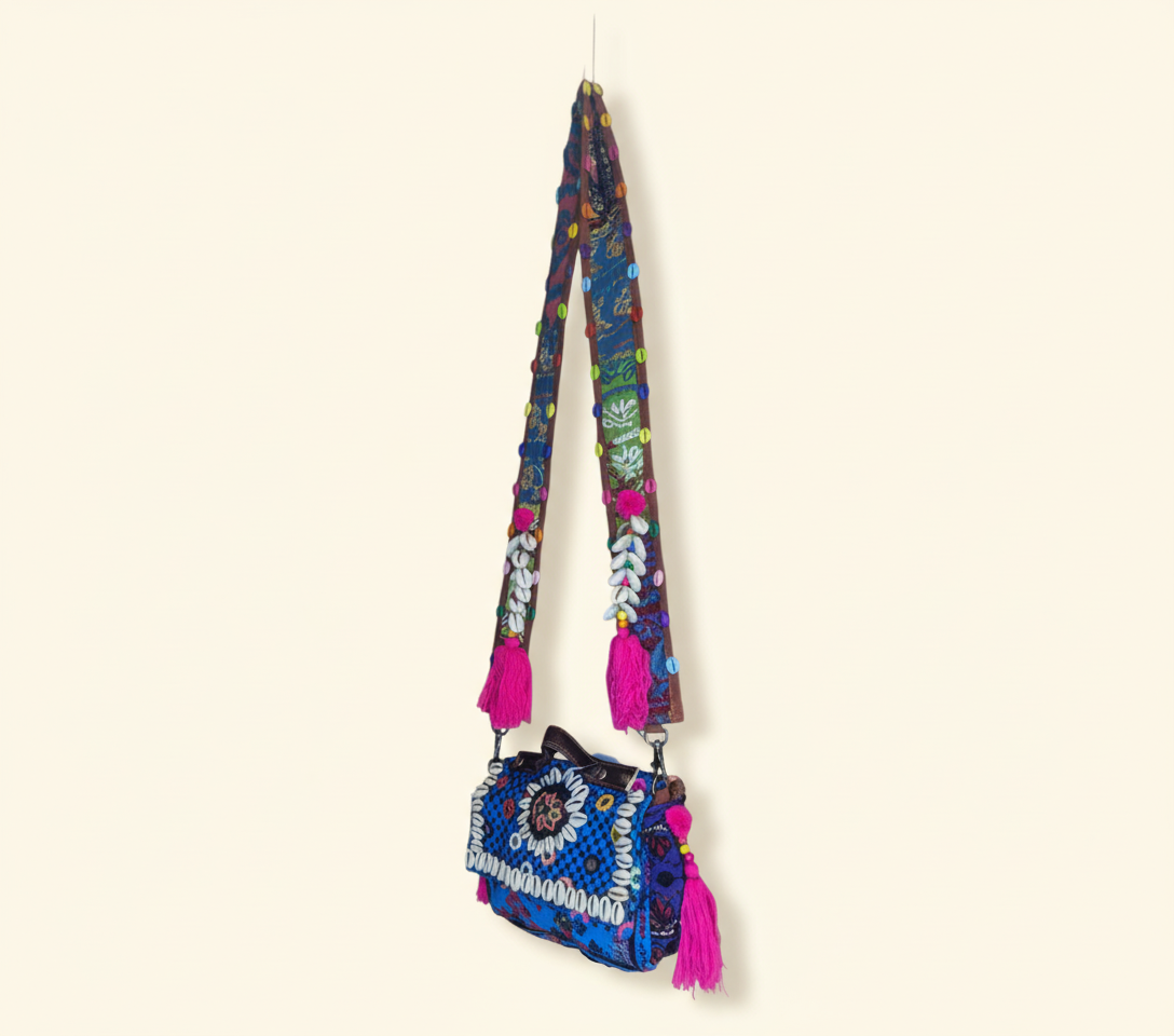 Shell Tassel Neel Mani crossbody bag isometric angle