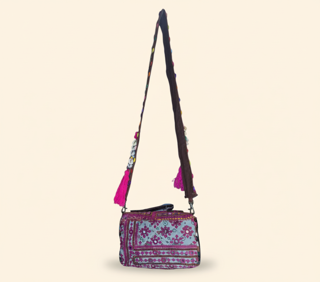 Shell Tassel Rani crossbody bag isometric angle