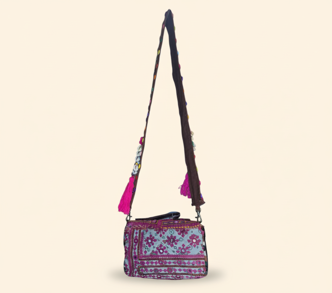 Shell Tassel Rani crossbody bag isometric angle