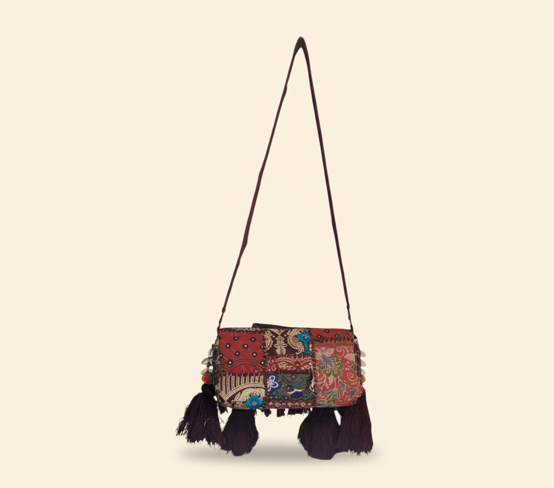 Shell Tassel Mehrunissa crossbody bag isometric angle