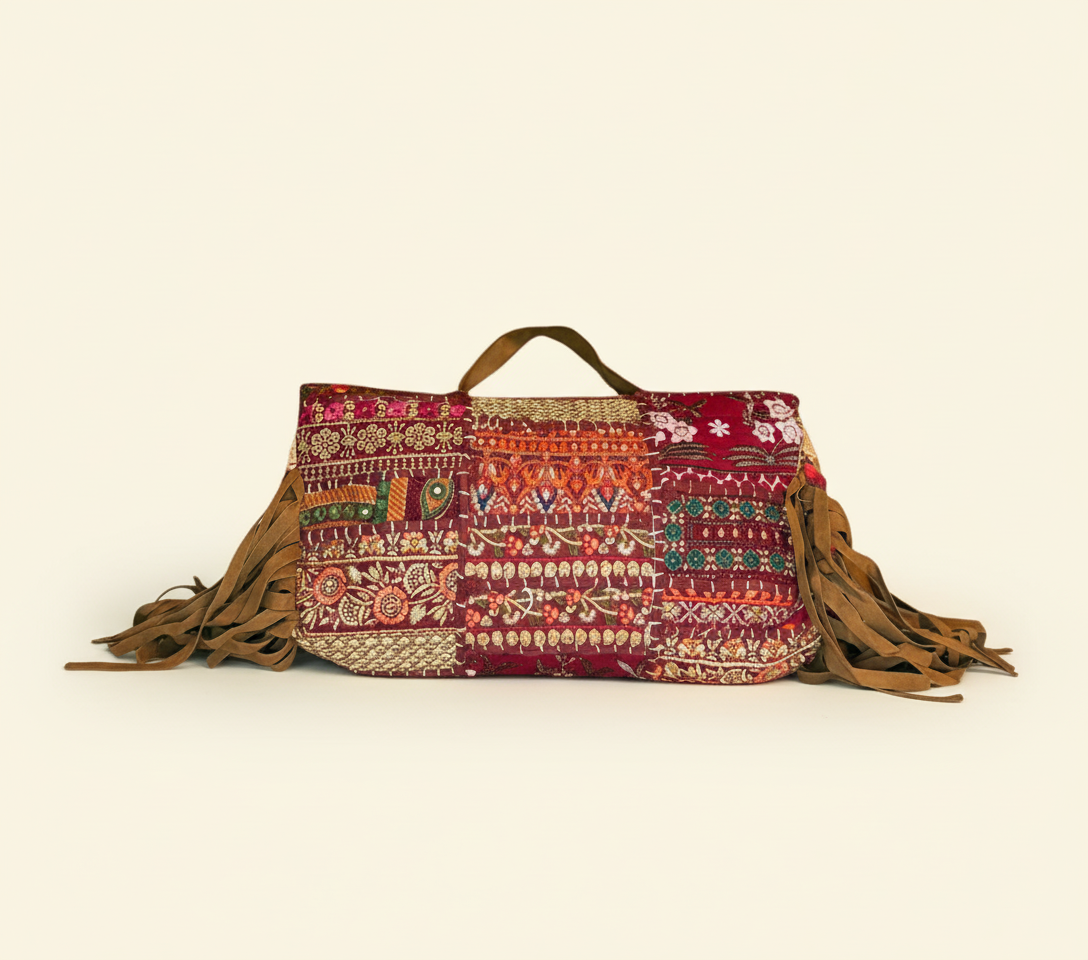 Shell Tassel Katan crossbody bag isometric angle
