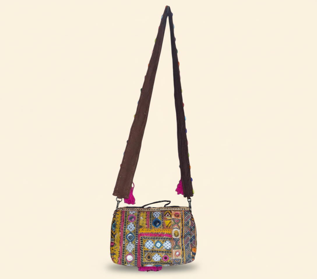 Shell Tassel Bandhej crossbody bag back view