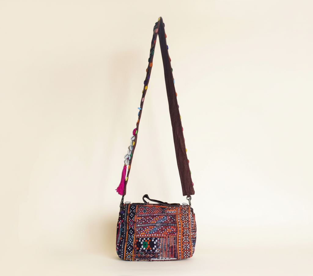 Shell Tassel Dhamaal crossbody bag isometric angle