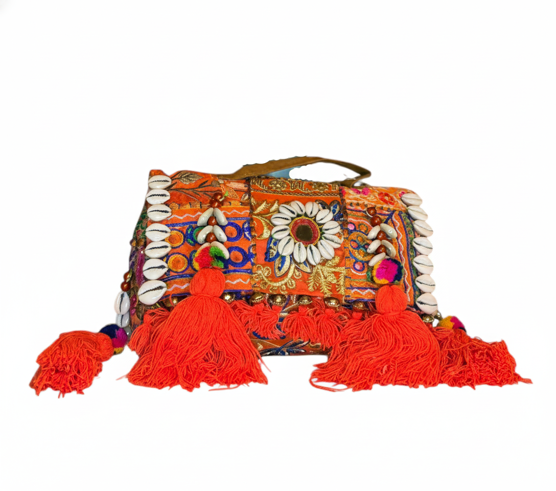 Shell Tassel Sandhya crossbody bag isometric angle