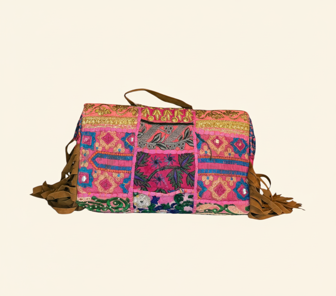 Shell Tassel Gulaabi crossbody bag isometric angle