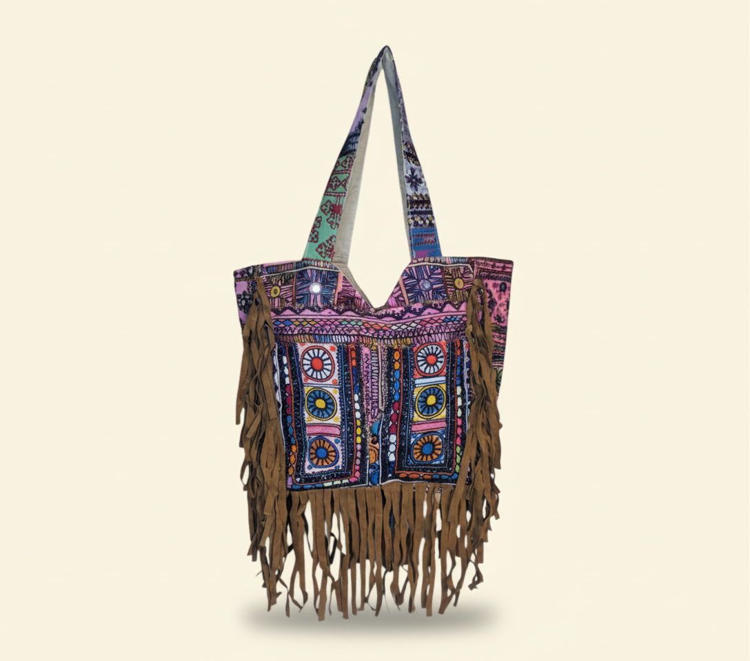 Shell Tassel Orchid Fringe tote bag isometric angle