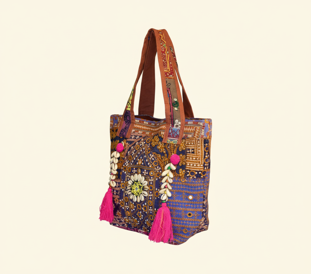Shell Tassel Nomad Bloom tote bag back view